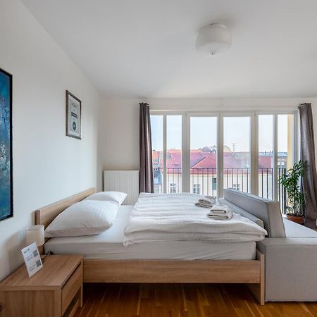פראג Sunny Safron Apartment מראה חיצוני תמונה
