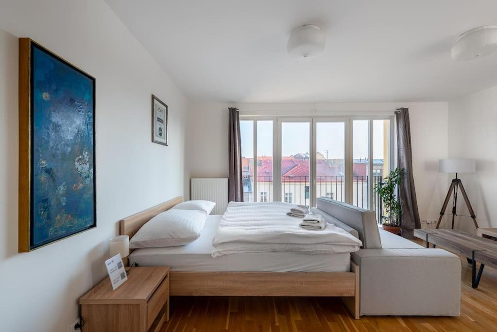 פראג Sunny Safron Apartment מראה חיצוני תמונה